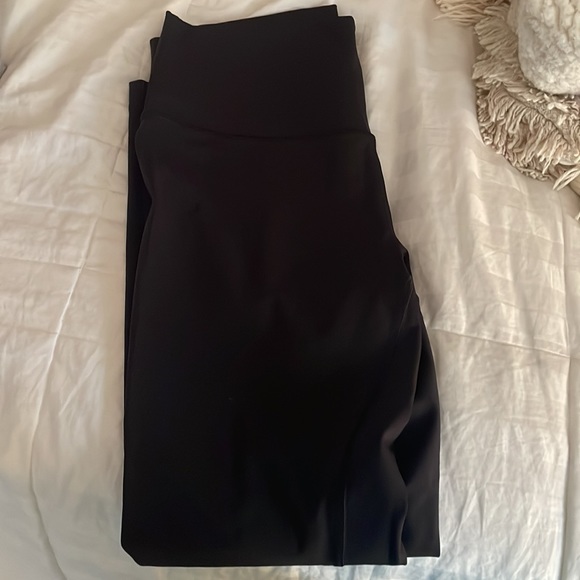 Lululemon black wunder under leggings - Picture 2 of 3
